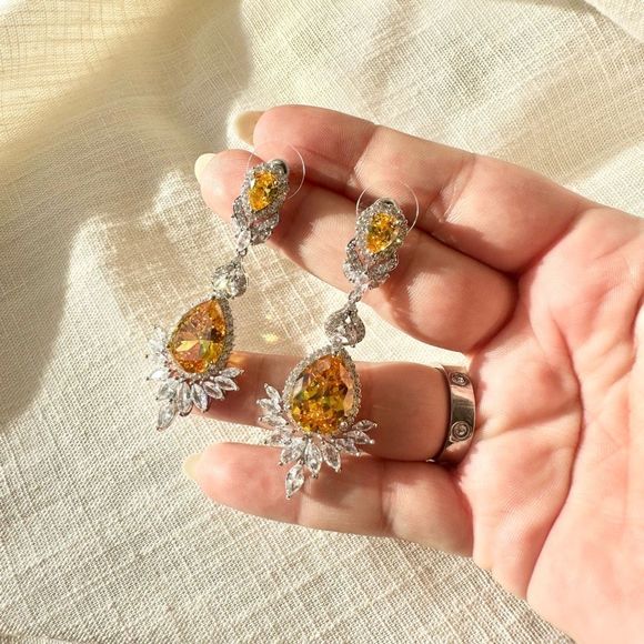 Super sparkly Cubic zirconia double pear cut earrings - Picture 4 of 5